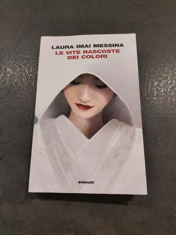 Copertina libro Le vite nascoste dei colori di Laura Imai Messina