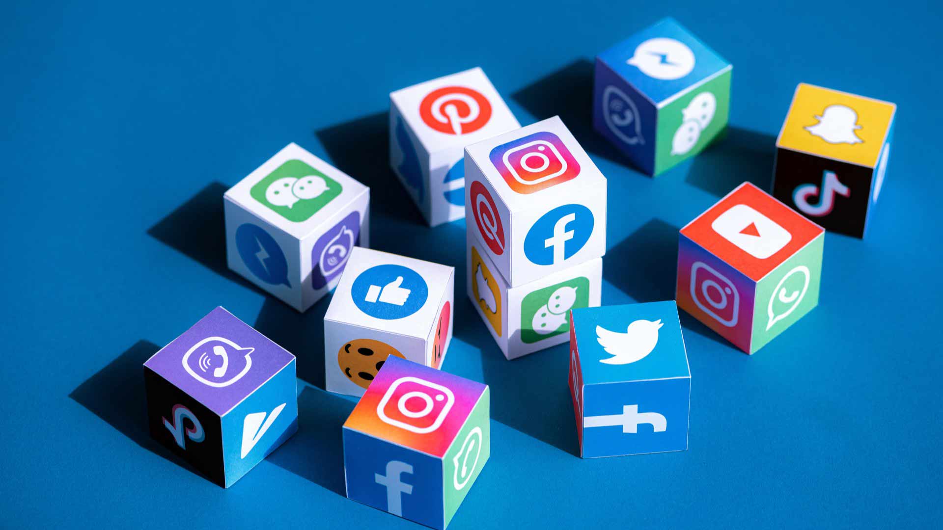 Vizi Capitali 2.0: Come i Social Media creano dipendenza e incarnano i sette peccati capitali