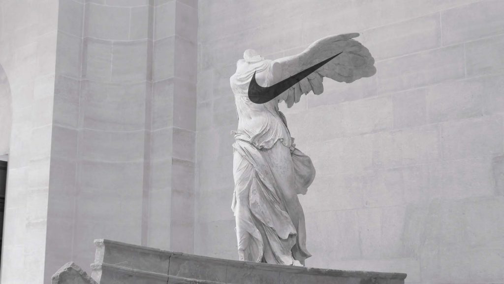 Nike, la dea greca della Vittoria - Museo del Louvre, Parigi.