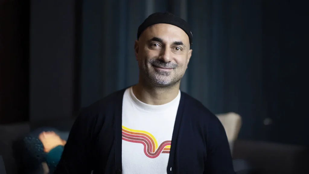 Foto di Enzo Abbate, brand management nel podcasting